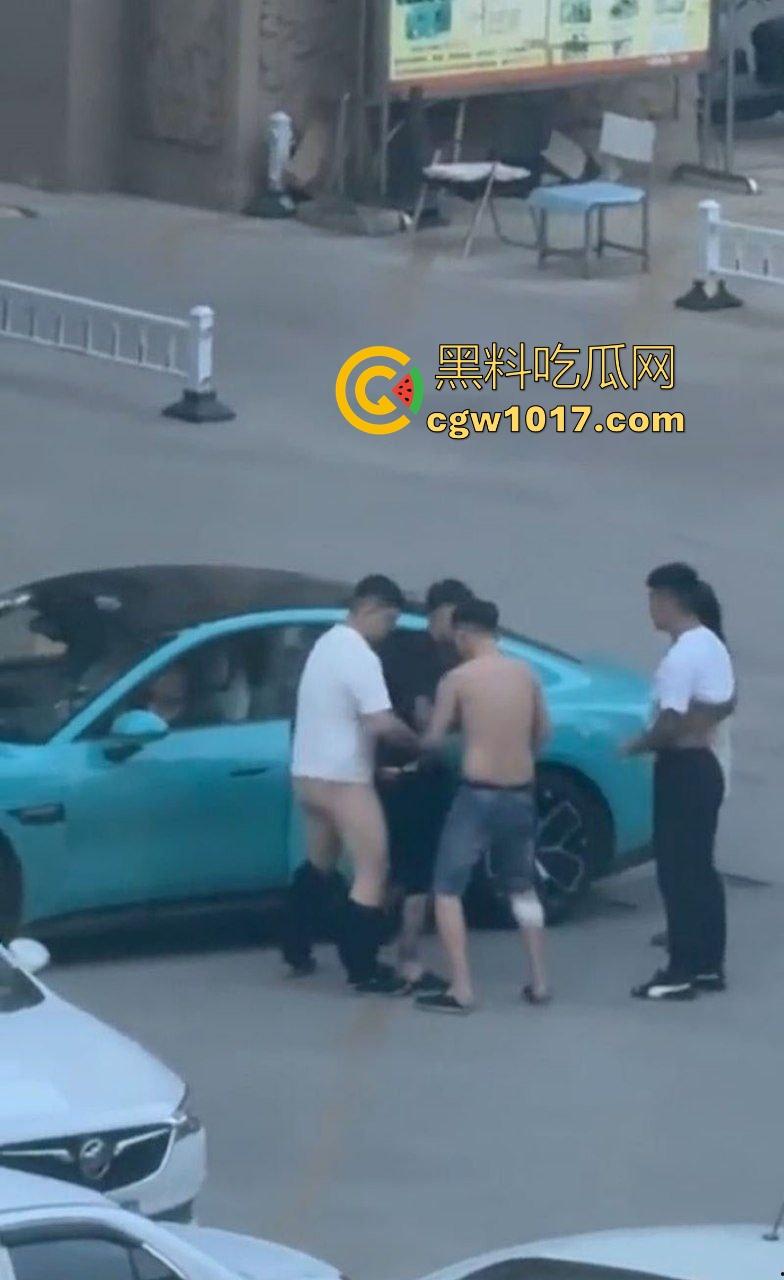 蓝色小米SU7男同野战视频曝光,光天化日俩男在车头大战,后入翘臀猛怼狂干,完全无视围观人异样眼光,小米SU7车震首选! 第5张 蓝色小米SU7男同野战视频曝光,光天化日俩男在车头大战,后入翘臀猛怼狂干,完全无视围观人异样眼光,小米SU7车震首选! 第5张