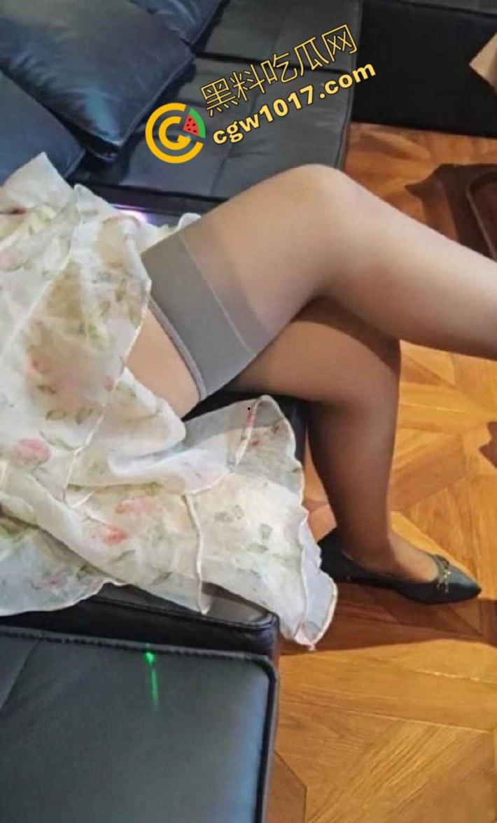 海角大神与嫂子KTV包厢激情偷欢：裸身激情接受深入调教，全裸开嗓激情交织，全程极度刺激！  第4张