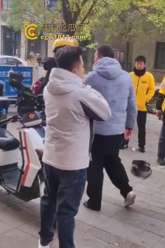 石家庄美团外卖小哥忍无可忍血刃站长，5块单子只给1块，离职扣80%工资逼人走绝路，这不是活该找刀吗？  第2张