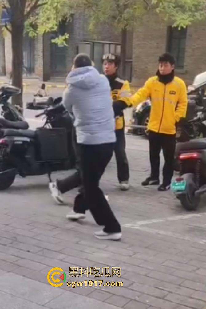 石家庄美团外卖小哥忍无可忍血刃站长，5块单子只给1块，离职扣80%工资逼人走绝路，这不是活该找刀吗？  第6张