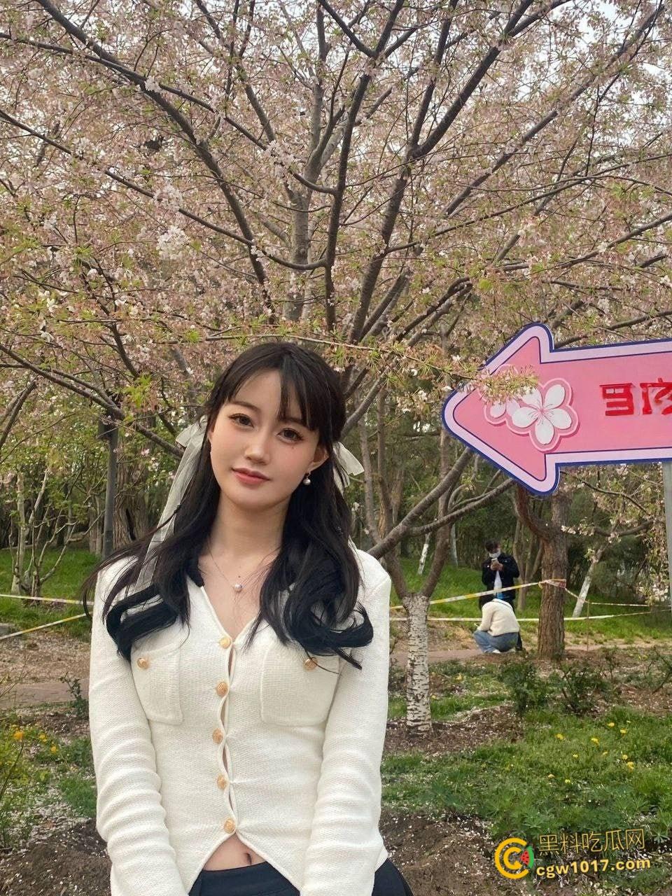 北方工大绝美校花,遭男友背刺大量自拍流出,玩户外露出取外卖,花式性爱舔肛吸屌,穿着护士制服被后入猛草! 第2张 北方工大绝美校花,遭男友背刺大量自拍流出,玩户外露出取外卖,花式性爱舔肛吸屌,穿着护士制服被后入猛草! 第2张