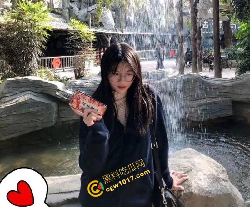 山东济南小学老师【张美玲】约炮视频泄漏: 露脸口交深喉,多姿势激情交合,清纯老师床上无比淫荡! 第1张 山东济南小学老师【张美玲】约炮视频泄漏: 露脸口交深喉,多姿势激情交合,清纯老师床上无比淫荡! 第1张