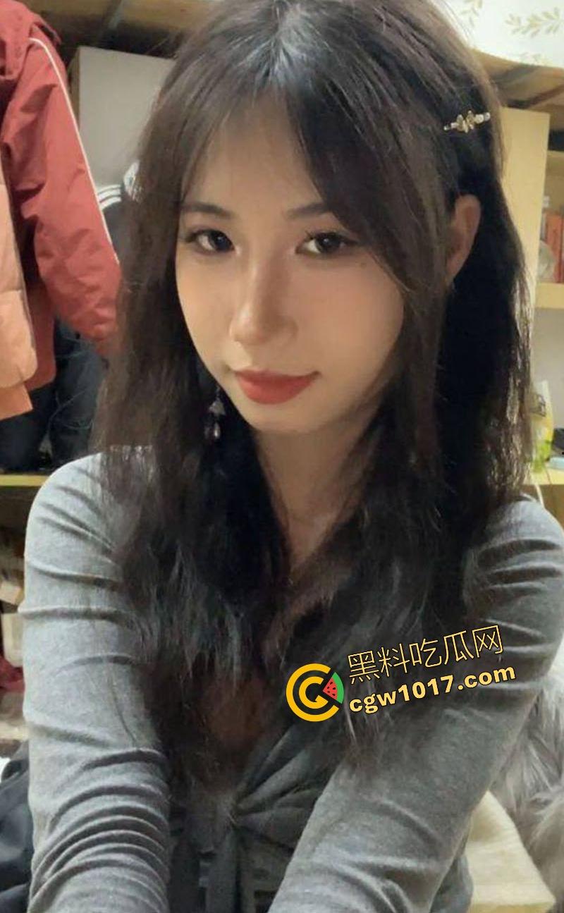 武汉工程大学【李沫如】露脸挨操视频曝光，甜美露脸口交吞屌，多姿势爆操颜射满脸浓精，性感妖娆的小妖精！  第3张