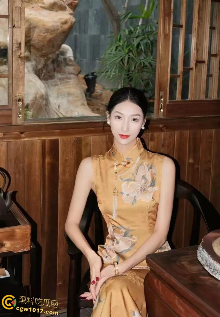 山东青岛在职教师【韩艳芳】日常生活中为人师表,曝出私下却是瘾君子,吸完以后淫靡至极,聚众淫乱! 第2张 山东青岛在职教师【韩艳芳】日常生活中为人师表,曝出私下却是瘾君子,吸完以后淫靡至极,聚众淫乱! 第2张