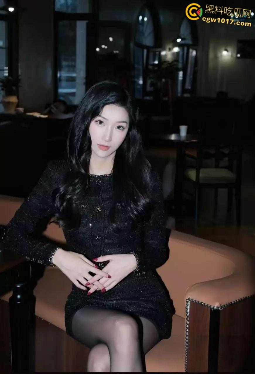 山东青岛在职教师【韩艳芳】日常生活中为人师表,曝出私下却是瘾君子,吸完以后淫靡至极,聚众淫乱! 第3张 山东青岛在职教师【韩艳芳】日常生活中为人师表,曝出私下却是瘾君子,吸完以后淫靡至极,聚众淫乱! 第3张