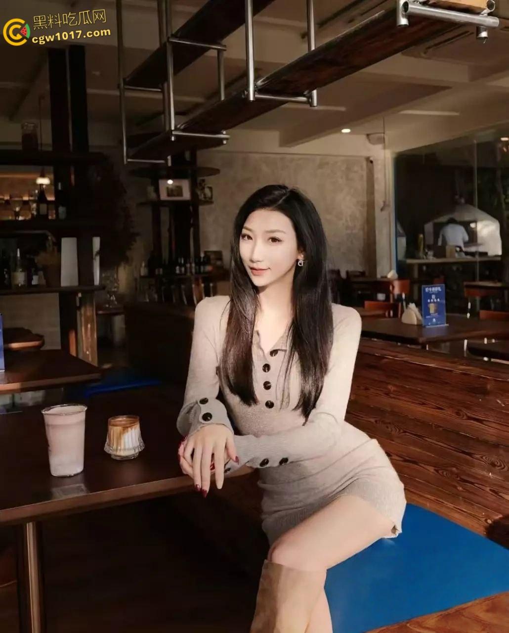 山东青岛在职教师【韩艳芳】日常生活中为人师表,曝出私下却是瘾君子,吸完以后淫靡至极,聚众淫乱! 第5张 山东青岛在职教师【韩艳芳】日常生活中为人师表,曝出私下却是瘾君子,吸完以后淫靡至极,聚众淫乱! 第5张