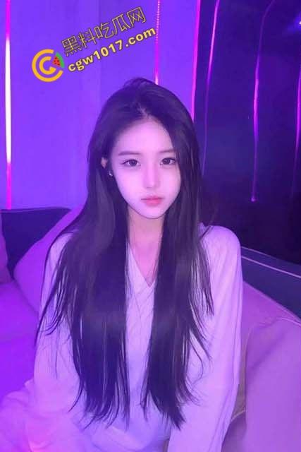 表哥和我一起享受美丽表妹的诱人肉体:狂野三人行,她的娇喘和酥软身躯让人疯狂,双重攻势令她欲仙欲死 第1张 表哥和我一起享受美丽表妹的诱人肉体:狂野三人行,她的娇喘和酥软身躯让人疯狂,双重攻势令她欲仙欲死 第1张