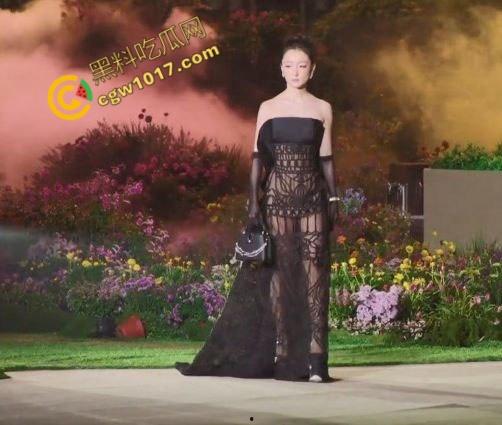 【周冬雨】VOGUE红毯透视装走光,性感仙女瞬间成爆炸新闻,行走荷尔蒙炸弹掀全网浪潮,裙摆失控全网疯传! 第3张 【周冬雨】VOGUE红毯透视装走光,性感仙女瞬间成爆炸新闻,行走荷尔蒙炸弹掀全网浪潮,裙摆失控全网疯传! 第3张