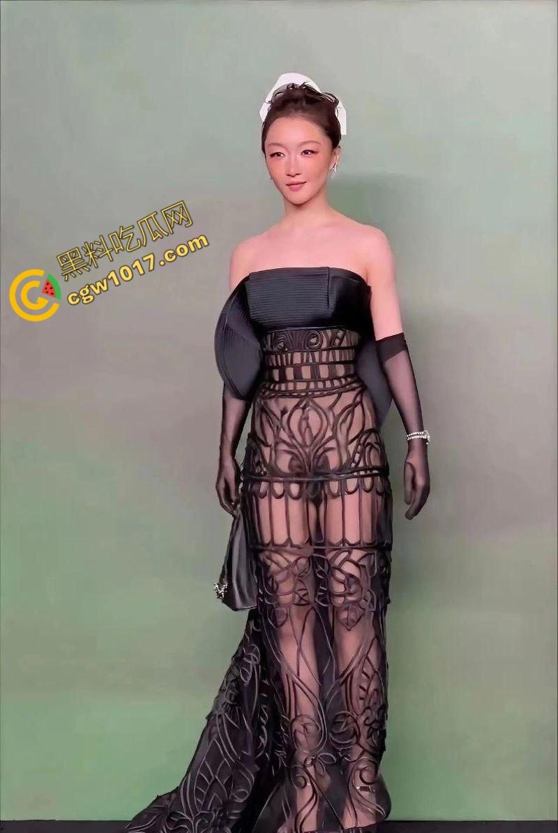 【周冬雨】VOGUE红毯透视装走光,性感仙女瞬间成爆炸新闻,行走荷尔蒙炸弹掀全网浪潮,裙摆失控全网疯传! 第4张 【周冬雨】VOGUE红毯透视装走光,性感仙女瞬间成爆炸新闻,行走荷尔蒙炸弹掀全网浪潮,裙摆失控全网疯传! 第4张