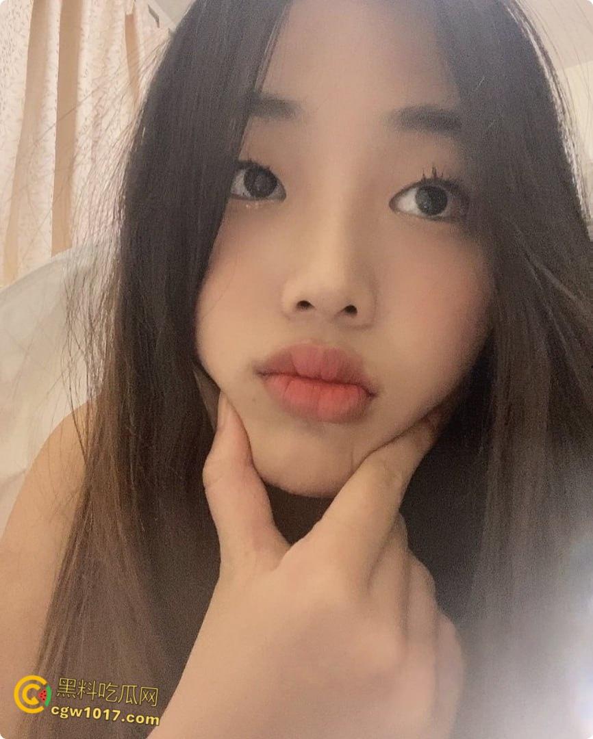 韩国极品网红美女【yunseo】，金主定制视频流出，jk制服全裸露出自慰诱惑，水晶肉棒玩弄淫态尽显 ！  第2张