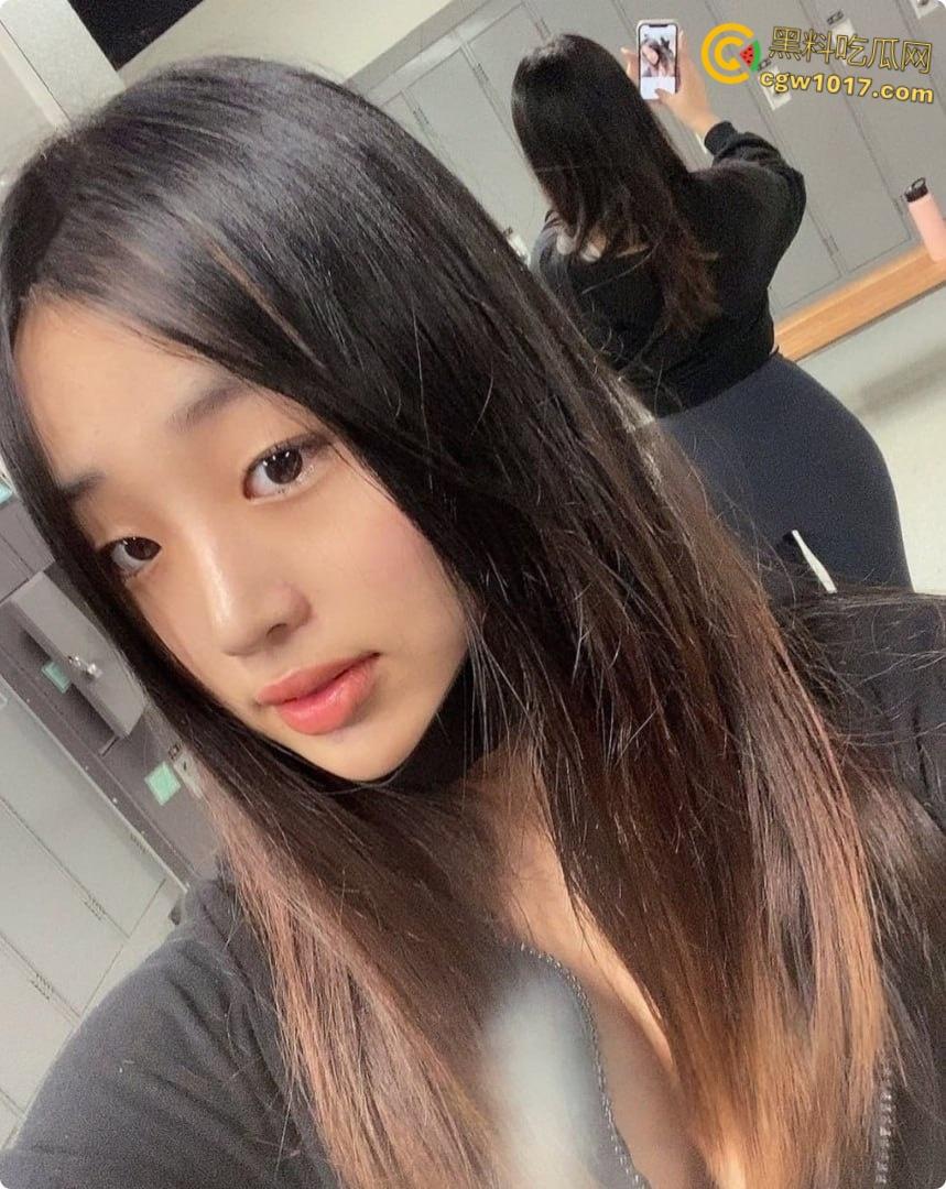 韩国极品网红美女【yunseo】，金主定制视频流出，jk制服全裸露出自慰诱惑，水晶肉棒玩弄淫态尽显 ！  第3张