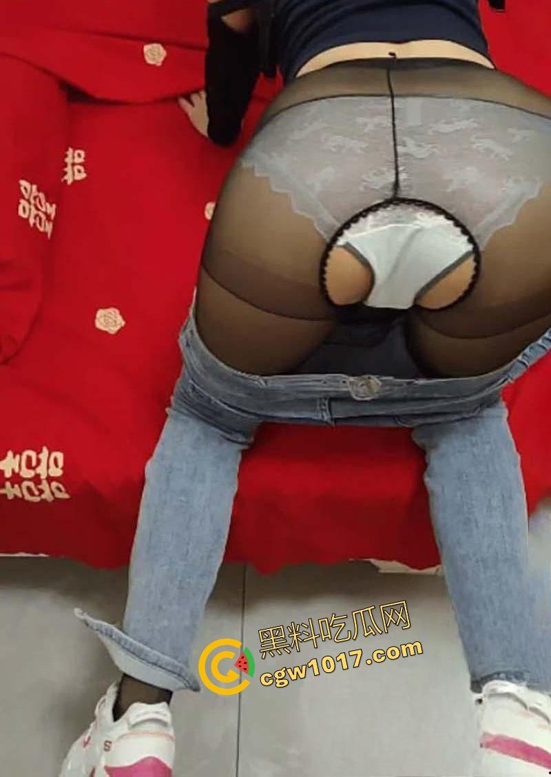 巨乳嫂子身穿开档黑丝淫欲上脑，主动求操被蹂躏美乳，无套骑乘榨精，诱惑无比全程娇喘超刺激！  第4张