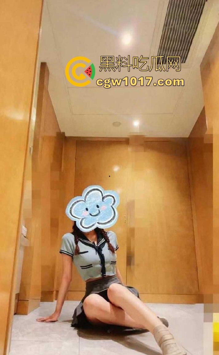 酒店幽会性感巨乳姐姐，房间里一跃化成JK女神，由被动变成主动也是一瞬间，无套内射花式做爱，爽翻了！  第1张