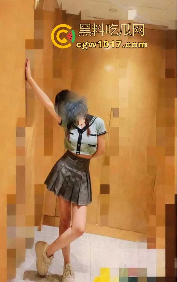 酒店幽会性感巨乳姐姐，房间里一跃化成JK女神，由被动变成主动也是一瞬间，无套内射花式做爱，爽翻了！  第3张