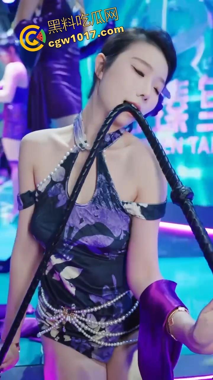 近期刷爆网络的广州成人展来啦！各种刑具成人用品花样多多，极品模特上演情趣诱惑，真是宅男的梦想啊！  第3张