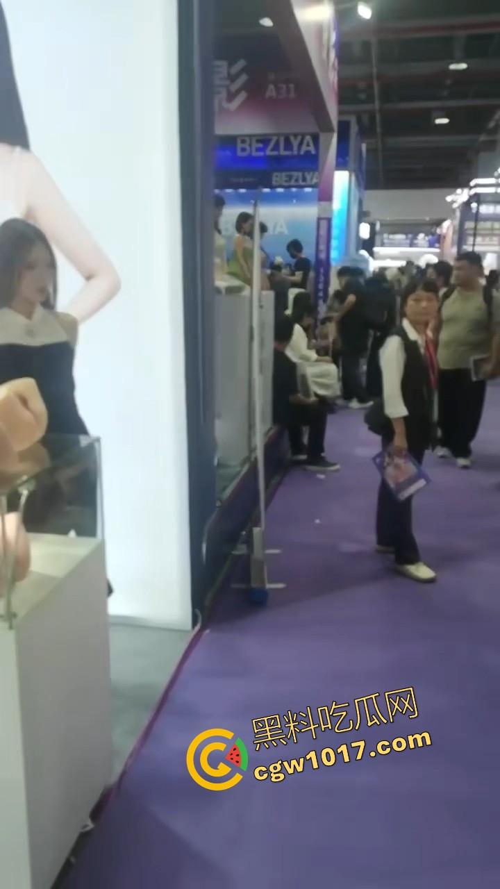 近期刷爆网络的广州成人展来啦！各种刑具成人用品花样多多，极品模特上演情趣诱惑，真是宅男的梦想啊！  第9张