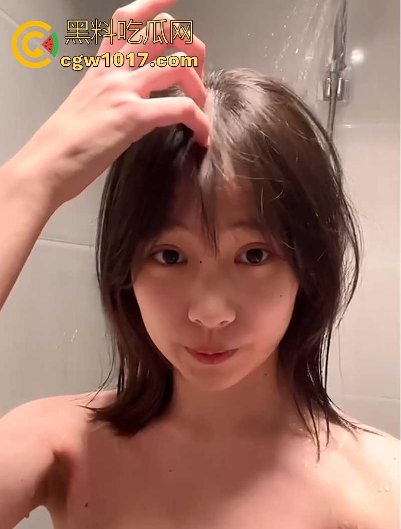 瓜友真实投稿！武汉职校白幼学妹女友，无套爆操玩口爆吞精，被花式爆操美乳摇曳，淫叫不止全程露脸！  第1张