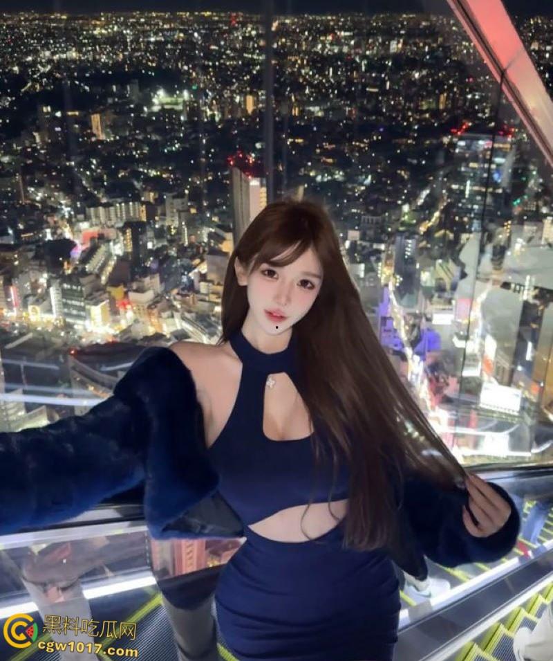 抖音网红【aehskdhmg】，可爱少女早年黄播起家，娇小身材大尺度自慰，道具猛插粉嫩骚穴娇喘连连！  第2张