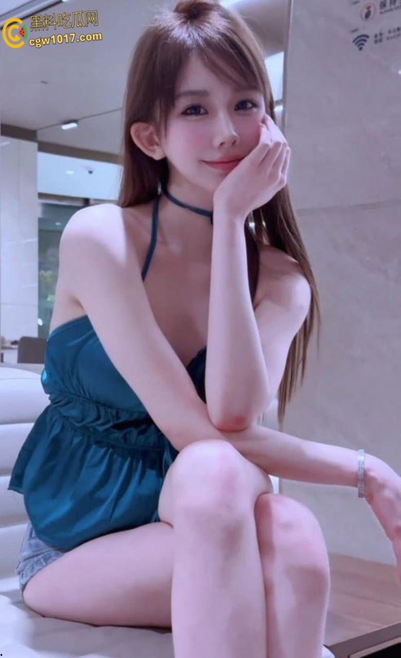 抖音网红【aehskdhmg】，可爱少女早年黄播起家，娇小身材大尺度自慰，道具猛插粉嫩骚穴娇喘连连！  第3张