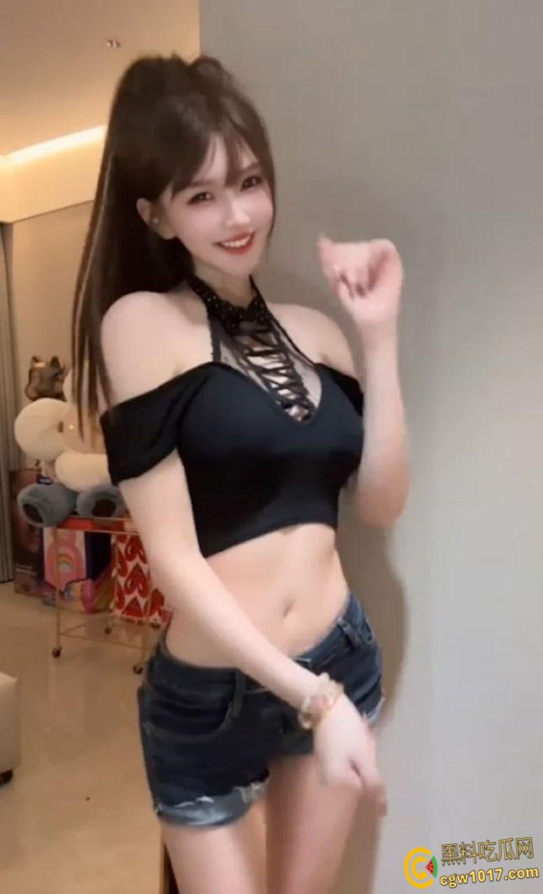 抖音网红【aehskdhmg】，可爱少女早年黄播起家，娇小身材大尺度自慰，道具猛插粉嫩骚穴娇喘连连！  第4张