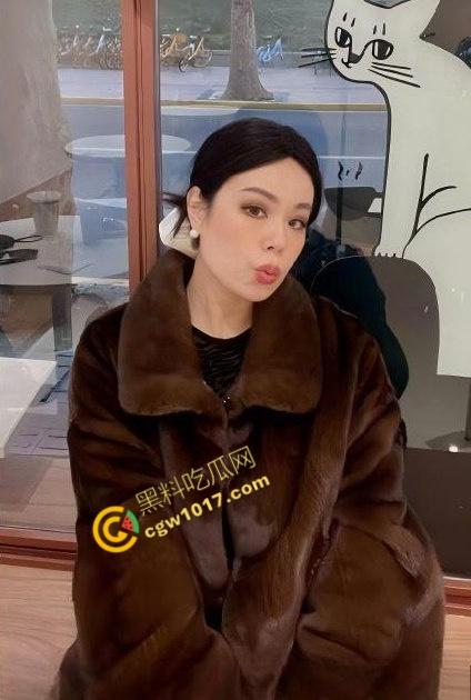 性感美嫂台球厅玩露出!球杆猛插淫穴浪叫声贯彻云霄!极品美乳翘臀被肆意蹂躏,淫荡浪叫响遍包间! 第3张 性感美嫂台球厅玩露出!球杆猛插淫穴浪叫声贯彻云霄!极品美乳翘臀被肆意蹂躏,淫荡浪叫响遍包间! 第3张