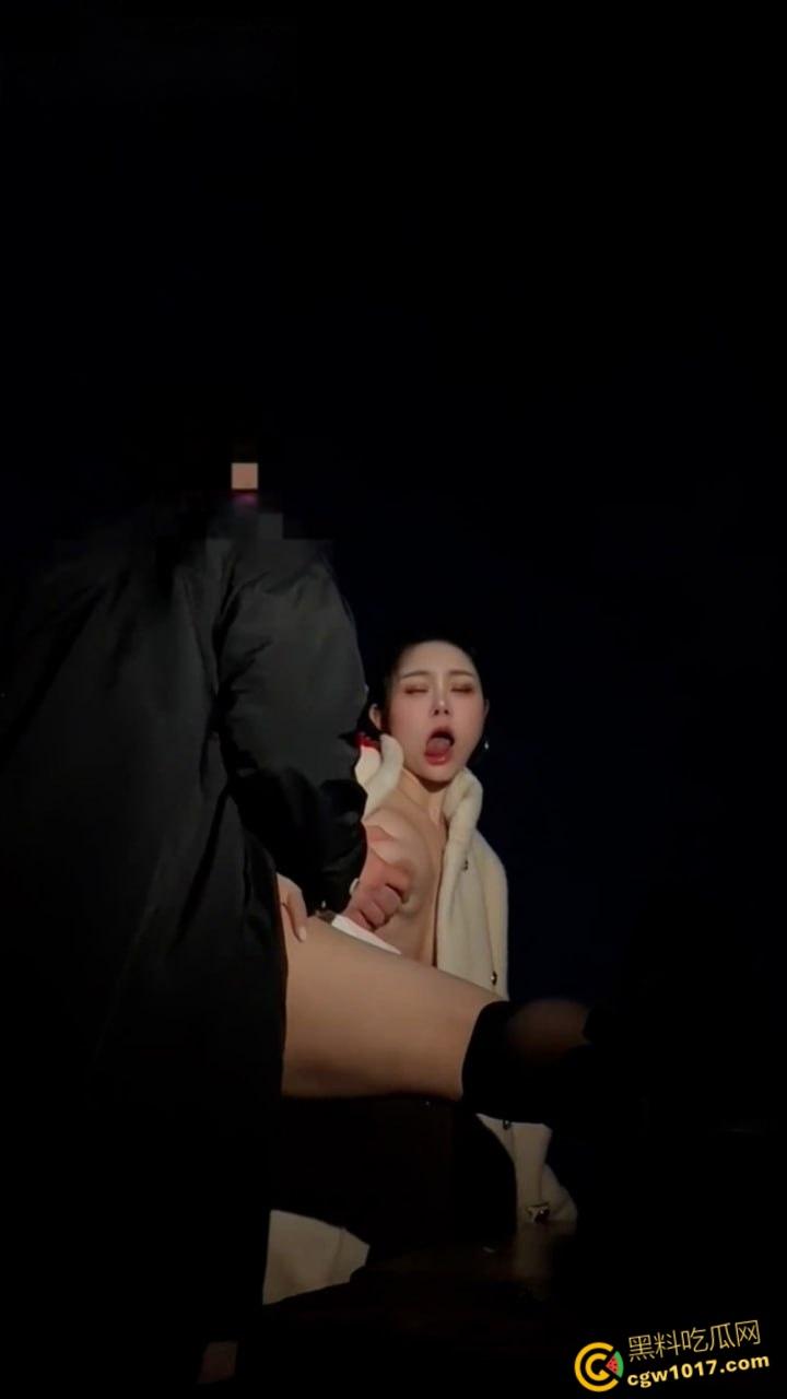 国服第一瑶【汐梦瑶】户外性爱视频流出，公园长椅露脸口交深情添屌，上位骑乘疯狂榨精！  第7张