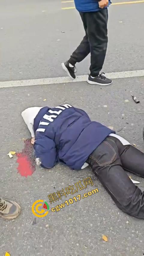 广西南宁车祸现场:鬼火少年私自改装9号电动车,速度太快操作不当直撞大货车,血溅当场! 第6张 广西南宁车祸现场:鬼火少年私自改装9号电动车,速度太快操作不当直撞大货车,血溅当场! 第6张