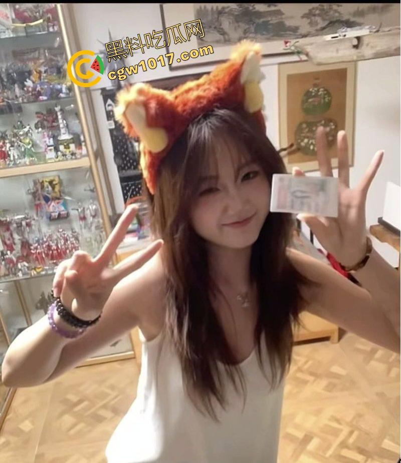 浙江大学极品高颜值学妹【刘颖】清纯可爱，醉酒后眼神迷离被同学带到酒店脱光衣服狂干，粉嫩骚逼被捅得汁水四溅！  第2张