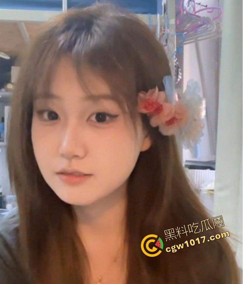 浙江大学极品高颜值学妹【刘颖】清纯可爱，醉酒后眼神迷离被同学带到酒店脱光衣服狂干，粉嫩骚逼被捅得汁水四溅！  第3张