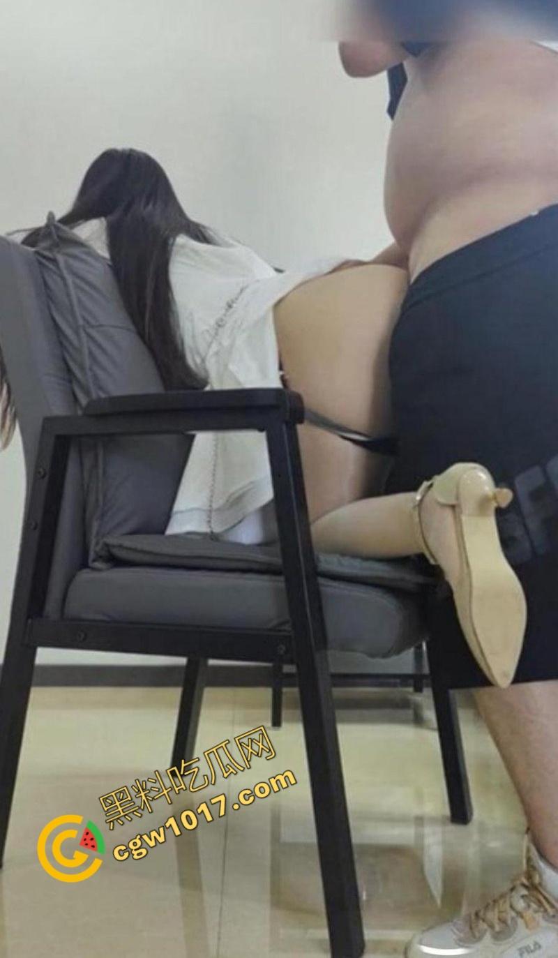 乱伦大神与嫂子棋牌室激情交欢:隔壁打麻将,小叔子急切进攻,生猛操逼播种! 第7张 乱伦大神与嫂子棋牌室激情交欢:隔壁打麻将,小叔子急切进攻,生猛操逼播种! 第7张