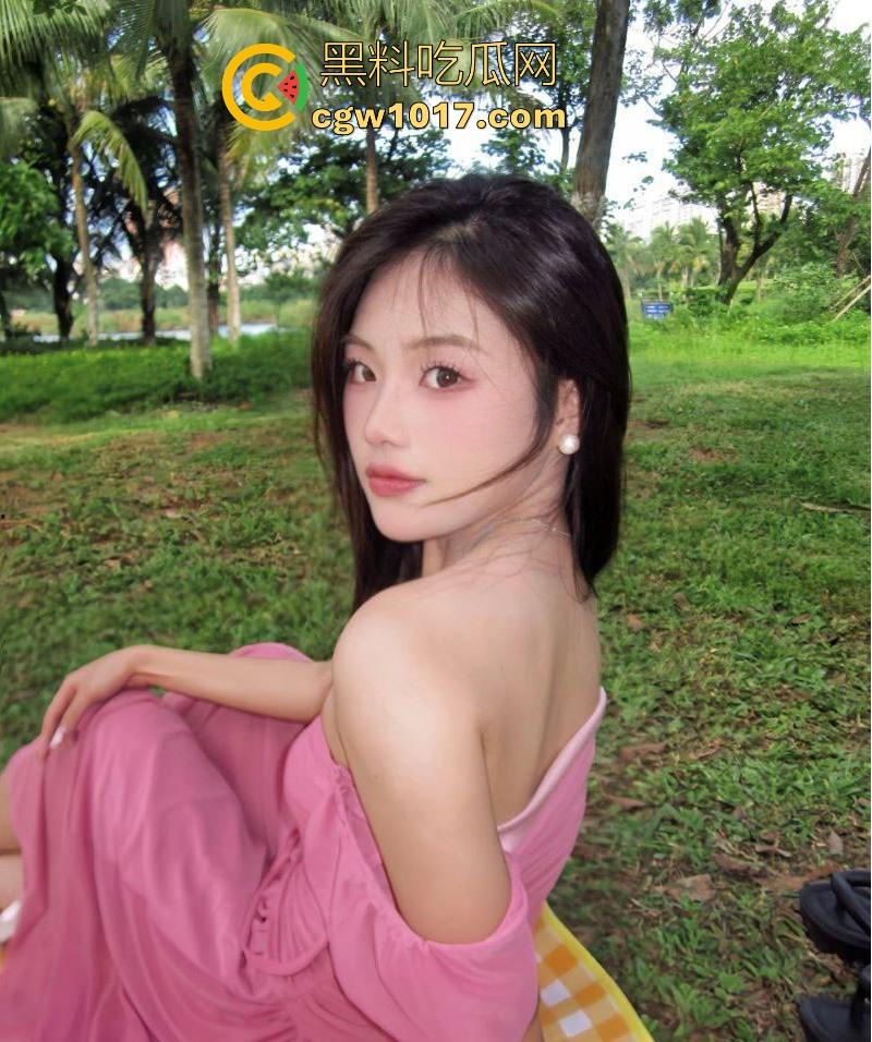 上海高颜值捞女【刘盈盈】这朵比基尼毒玫瑰，专去酒吧傍大款，坑骗男人酒水喝，灌醉你榨干钱包再榨干鸡巴！  第2张