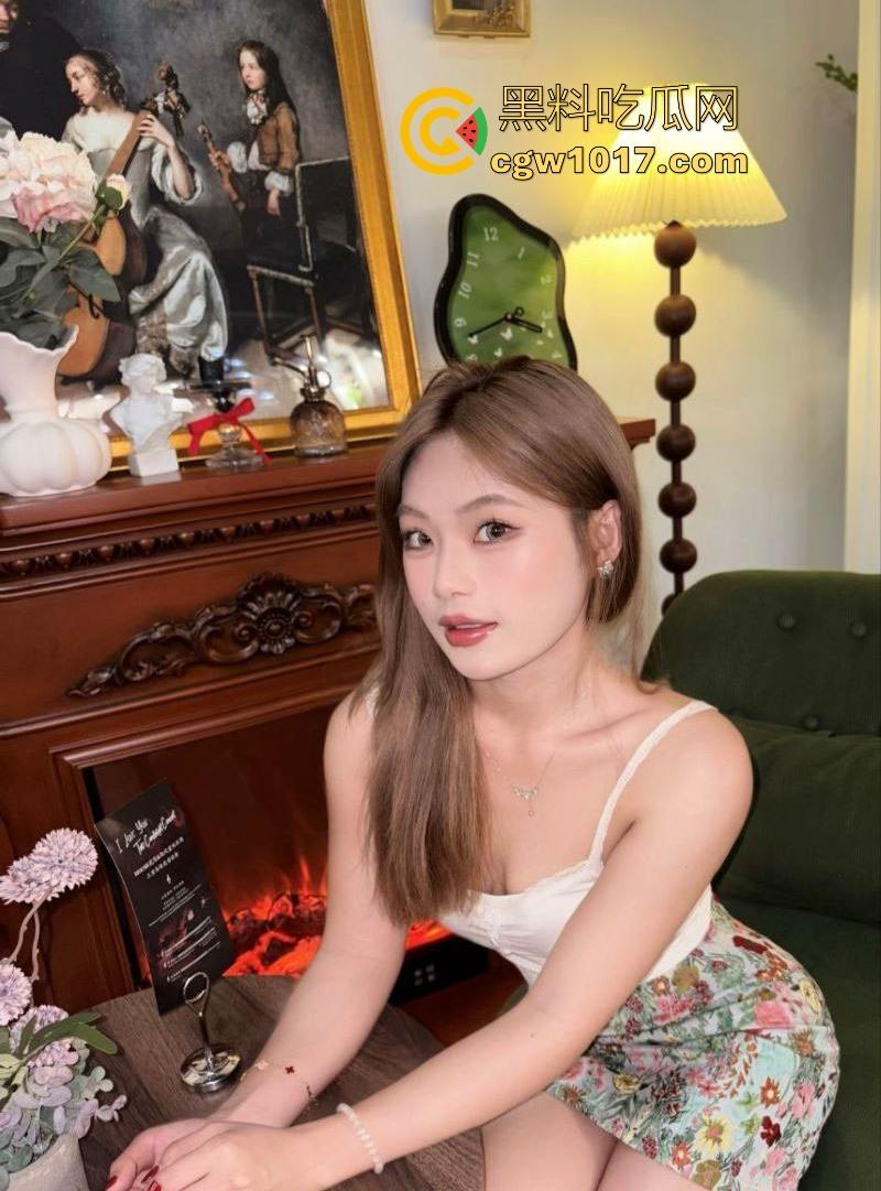 上海高颜值捞女【刘盈盈】这朵比基尼毒玫瑰，专去酒吧傍大款，坑骗男人酒水喝，灌醉你榨干钱包再榨干鸡巴！  第5张