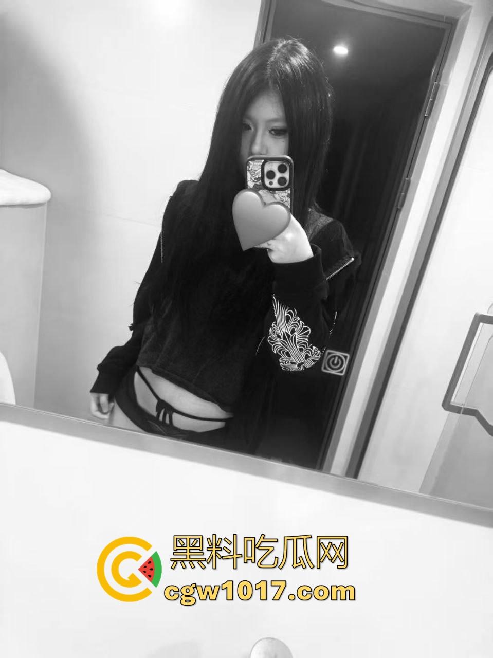 地雷OD妹求爱被拒，只喜欢大鸡巴哥哥猛捅，没大屌这生活是一天都活不下去，不惜跪下猛填自慰猛男塞满空虚的小穴！  第7张