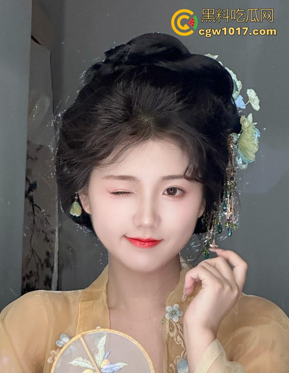 石家庄一中情侣午休期间天台做爱，边亲边身上骑，一步步压榨着瘦弱的鸡巴，狠狠的吞噬着，羡慕年轻人 ！  第1张