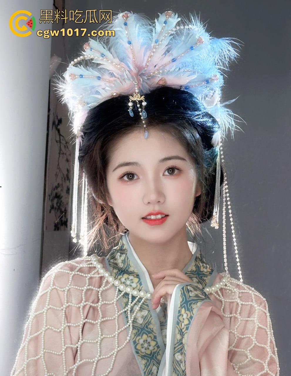 石家庄一中情侣午休期间天台做爱，边亲边身上骑，一步步压榨着瘦弱的鸡巴，狠狠的吞噬着，羡慕年轻人 ！  第2张