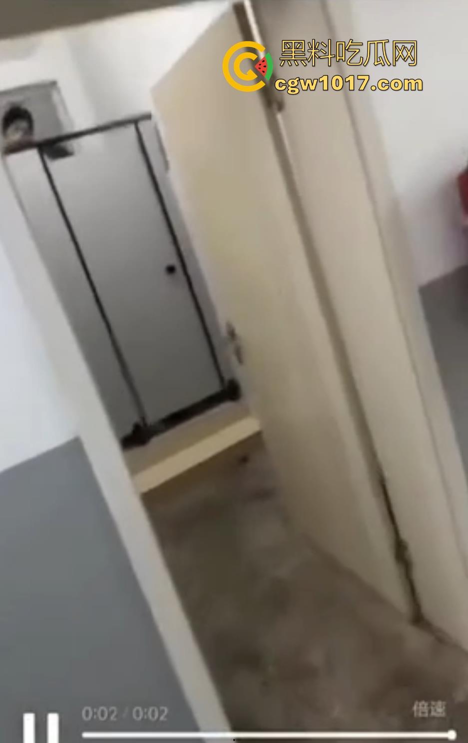 重庆人文科技学院一教音乐的女老师在厕所内上吊自杀，深夜被上厕所的女同学发现，现场极其吓人！  第7张