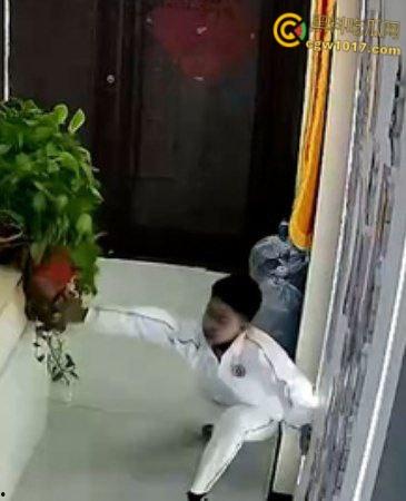 辽宁本溪笔尖托管校长【王伟娜】，对学生辱骂施暴和严重的肢体暴力，根本不配管理孩子，更无资格做人 ！  第8张