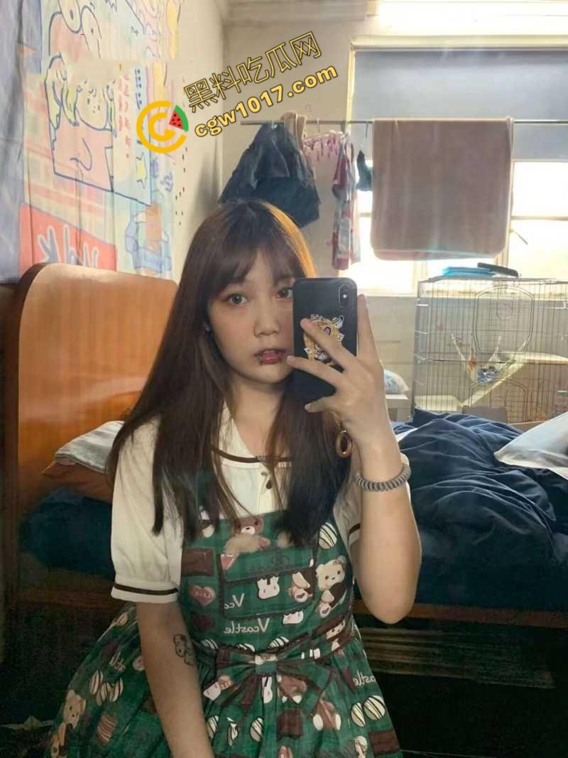 性感新疆纹身美女身体抵债:骚穴淫水横流,极品大奶,粉嫩骚穴被暴插,纹身师疯狂赚取纹身费! 第3张 性感新疆纹身美女身体抵债:骚穴淫水横流,极品大奶,粉嫩骚穴被暴插,纹身师疯狂赚取纹身费! 第3张