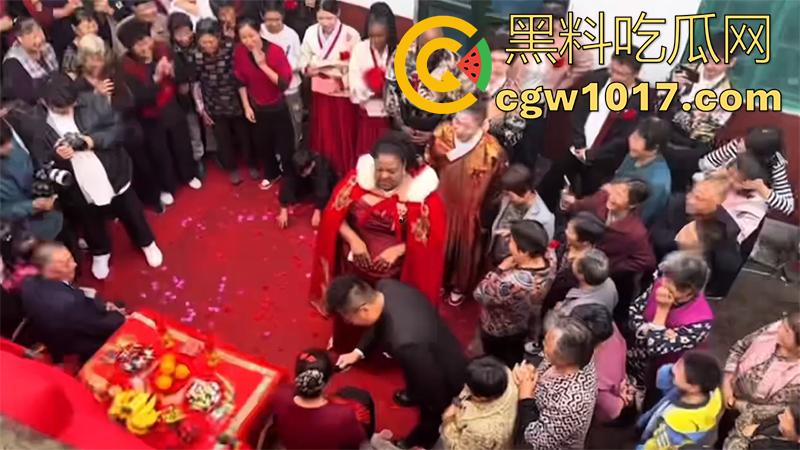 有钱就是豪横啊！山东小伙娶美国黑新娘，嫁妆1000万美金和多处房产，新娘好像不喜欢这门婚事，一直黑着脸呢！  第5张