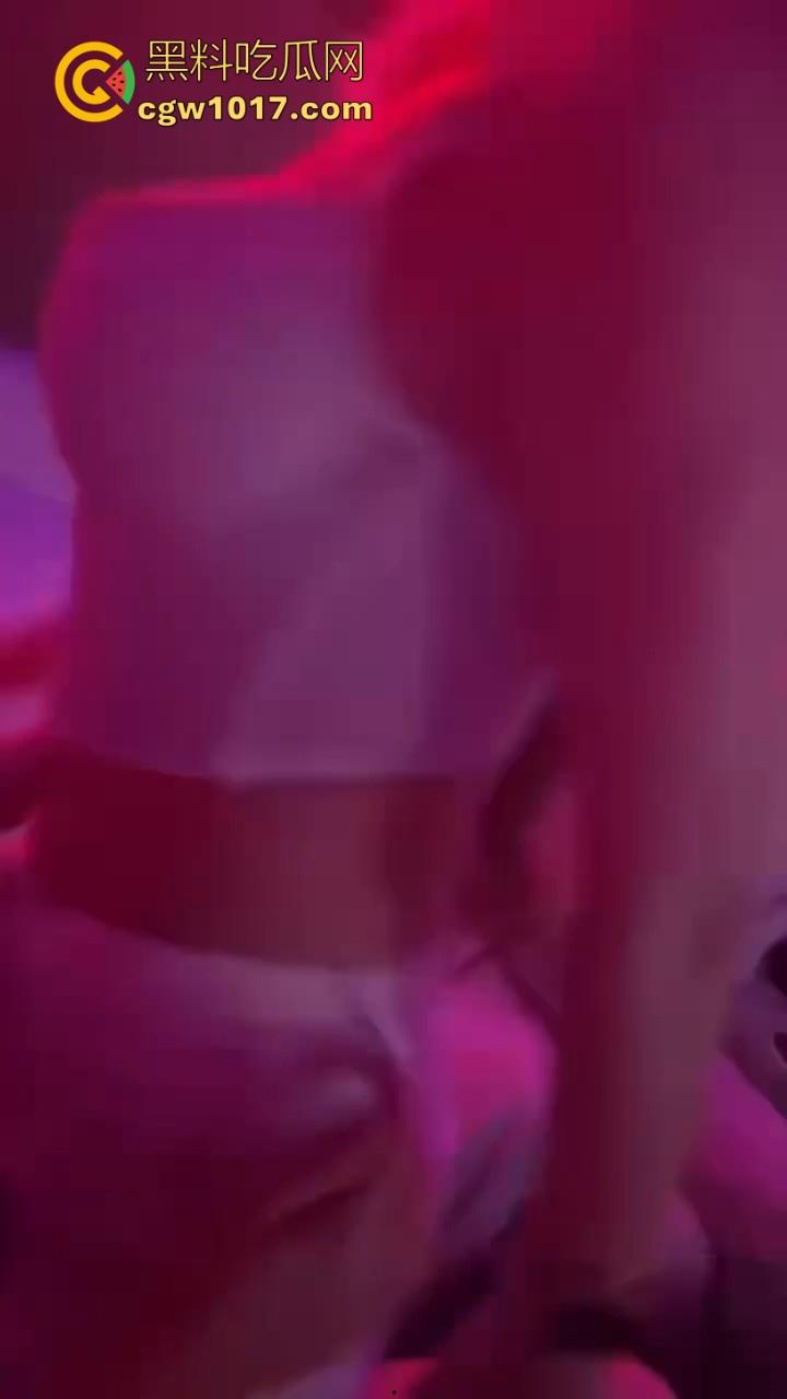 春霄一刻值千金！这种情况借钱也得上啊！灯红酒绿的生活谁不陶醉，极品女模身上骑，一月劳作全白干！  第6张