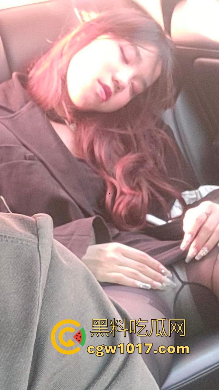 滴滴司机接单2个醉酒的妹子直扑酒店开房，迷迷糊糊状态下双飞深喉，只恨当时的自己没长两个鸡吧！  第5张