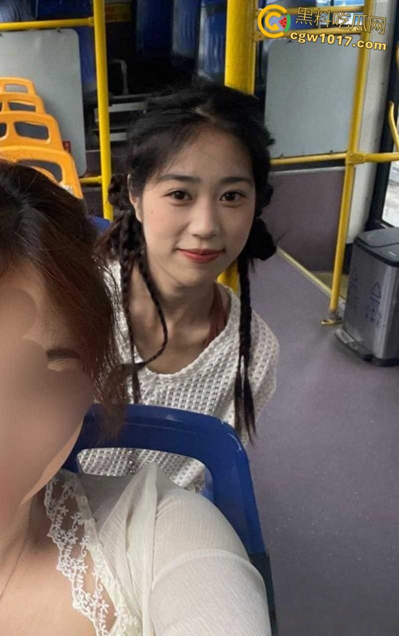 高颜值反差舞蹈生，难以抵抗金钱诱惑成为金主性奴，胯下侍奉爆筋肉棒，害羞的说只允许拍这一次，口技十分了得 ！  第3张