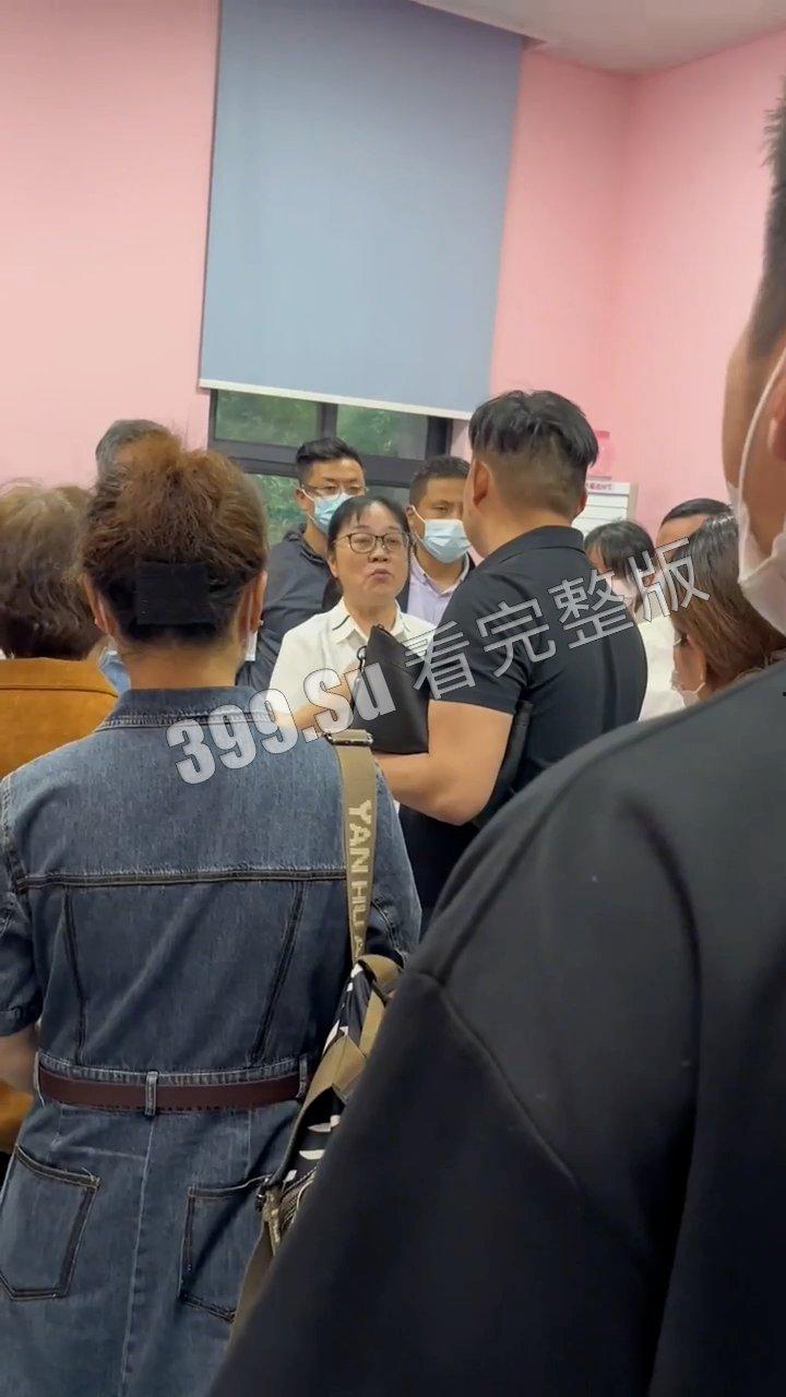 5.23 武汉汉阳弘桥小学  七岁孩子在校内遭老师开车碾压 后脑都压没了 校方拒绝提供监控 集体失声 家长集体讨说法 第4张