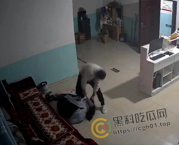 家暴杀妻现场！厨房拿刀照着脖子砍  这是被绿到什么程度才能下手这么狠 血腥慎入 第4张