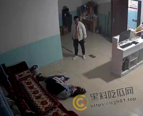 家暴杀妻现场！厨房拿刀照着脖子砍  这是被绿到什么程度才能下手这么狠 血腥慎入 第5张