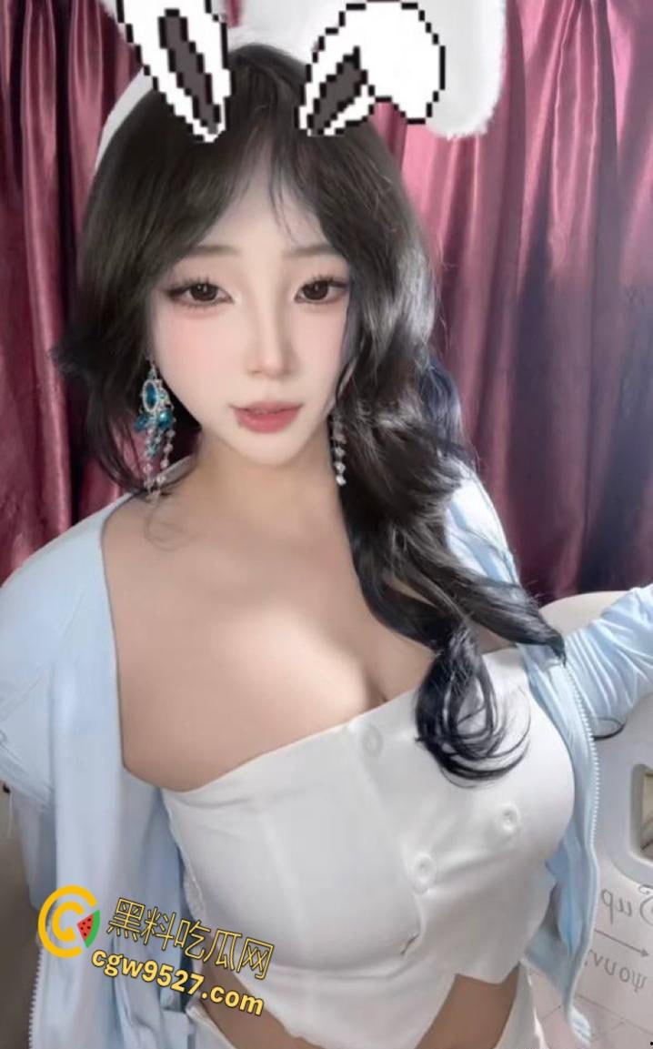 抖音巨乳网红【牛老师】，金主定制视频泄露，御姐女神跪舔水晶巨物，狂扣骚穴潮吹喷射爽炸 !  第4张