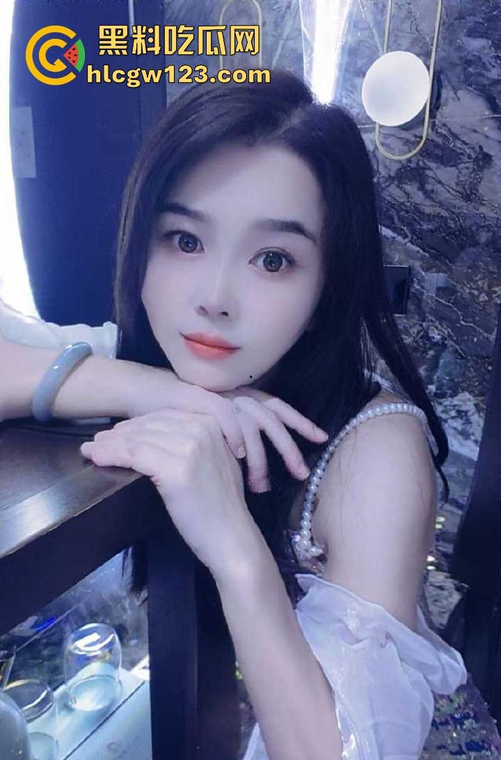 绿帽哥投稿！极品反差淫妻女友 被绿帽老公带出去群交 各种约炮抽插 性爱私拍视频流出！  第1张