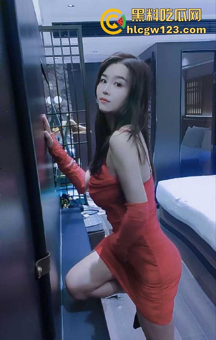 绿帽哥投稿！极品反差淫妻女友 被绿帽老公带出去群交 各种约炮抽插 性爱私拍视频流出！  第2张