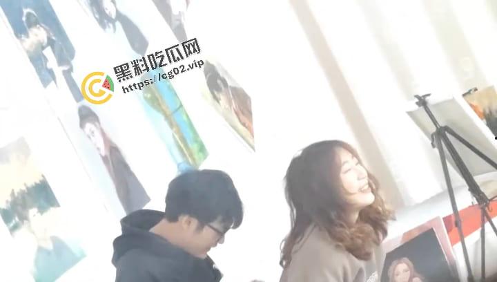 独家校园新瓜！烟台科技学院画室事件！大一情侣画室做爱被偷拍 小心看了长针眼哦  第5张