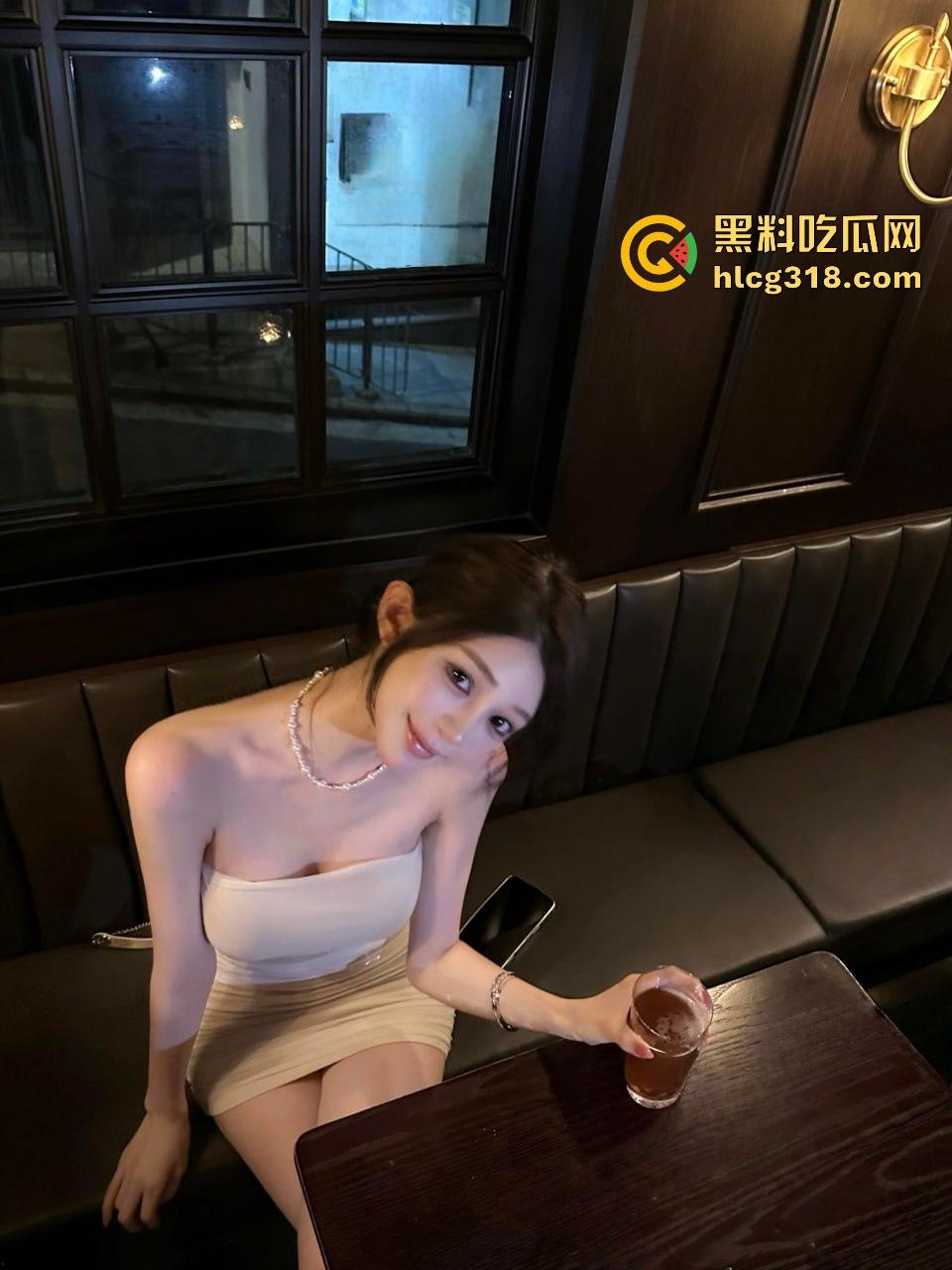 海角大神【奶子即正义】原创新作！偷情巨乳嫂子，人间胸器乳交爆射，这身材很难不爱！  第1张